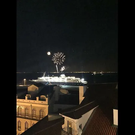 Penthouse Magnificent River View In Alfama *