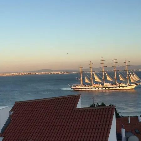 Apartment Penthouse Magnificent River View In Alfama Lisbon