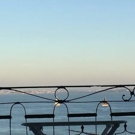 Penthouse Magnificent River View In Alfama Apartment *