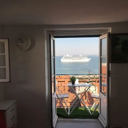 Penthouse Magnificent River View In Alfama Apartment *